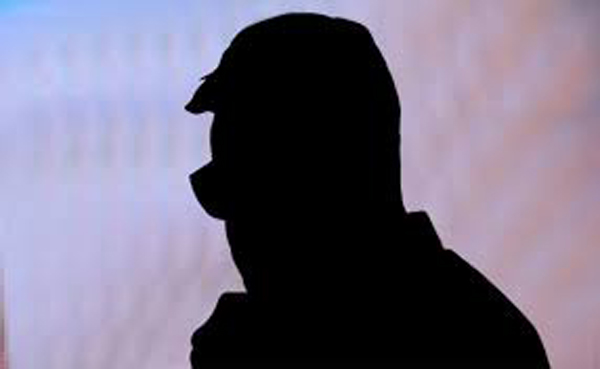 చిల్లర కోసం కక్కుర్తిపడి మద్యం కేసులో తమిళ నటుడు