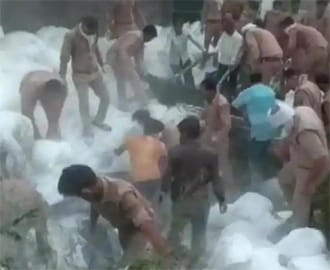 ఘోర ప్ర‌మాదం..23 మంది కూలీలు స్పాట్ డెడ్