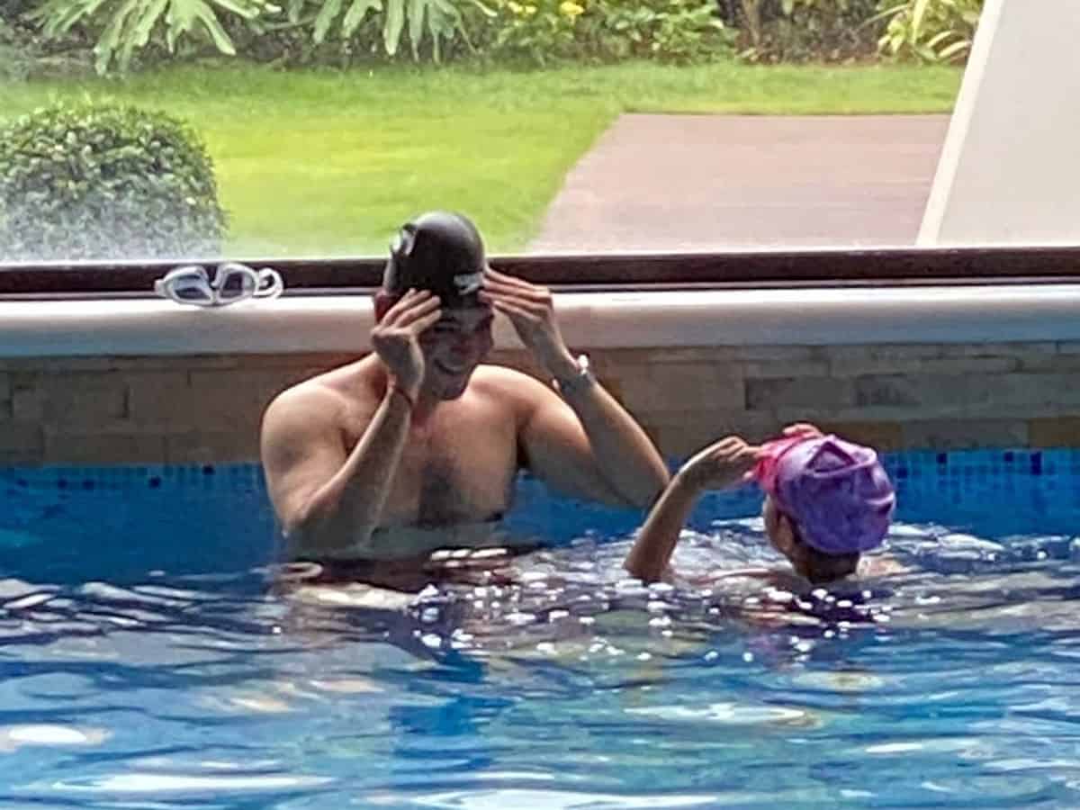 Mahesh stuns with his shirtless acts