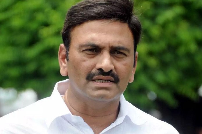 ఆర్ఆర్ఆర్ మీద సెటైర్లు వేసి తప్పించుకోగలరా !