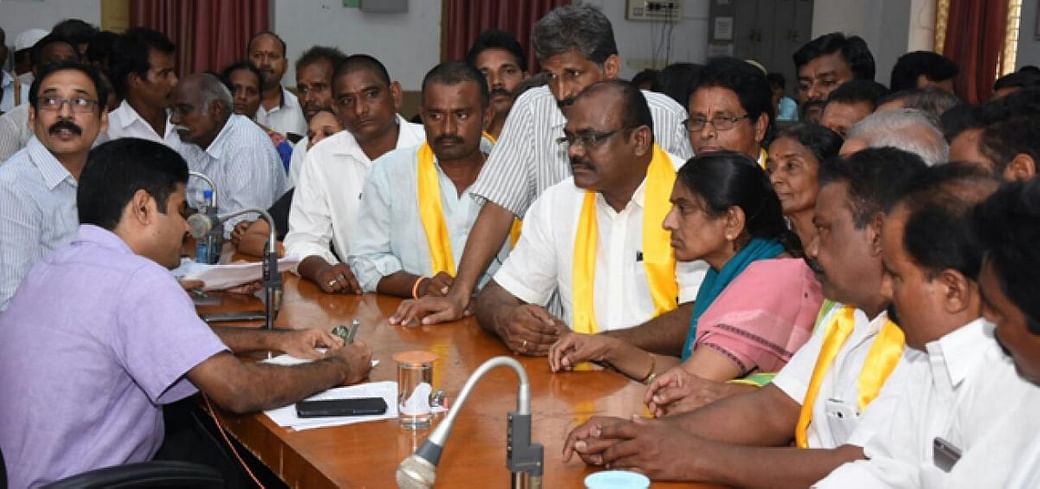 నలుగురు టీడీపీ నేతలకు షాక్.. అందరూ ఈమధ్య వైసీపీతో పెట్టుకున్నవారే 