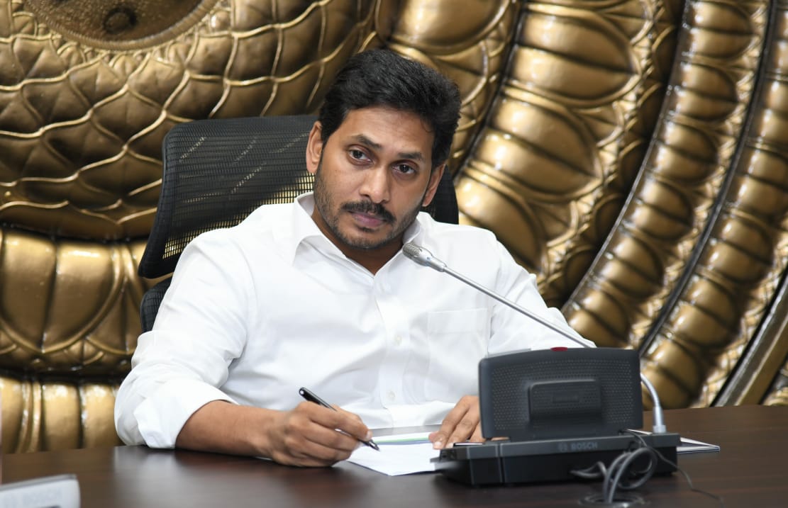 జగన్ నిర్ణయం మార్చుకోక తప్పదా ? 