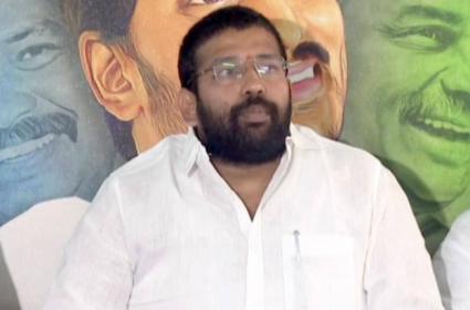 జ‌న‌సేన అధినేత‌పై కాపు కార్పోరేష‌న్ చైర్మ‌న్ ధ్వ‌జం