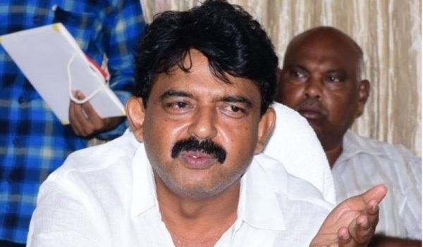 రాజ‌కీయంగా ఎదుర్కోలేక చంపేసారు:మ‌ంత్రి నాని!