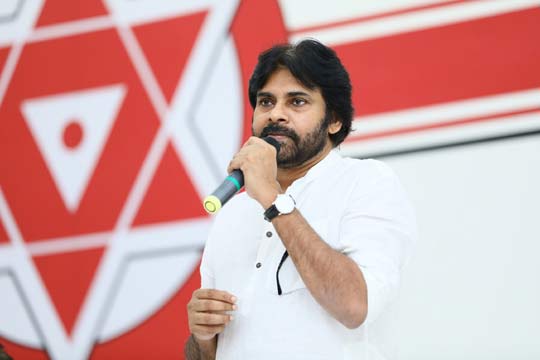 సొంత ఛానెల్, సొంత పేపర్ ఆలోచనలో పవన్ 