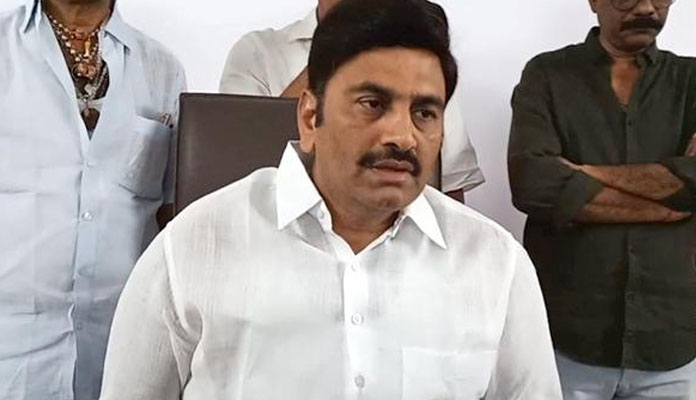 జగన్ కు వెన్నుపోటు పొడవాలనుకున్నవారు ‘ఈ లేడీ’ యొక్క పొలిటికల్ లైఫ్ ని ఒక్కసారి తెలుసుకోవాలి