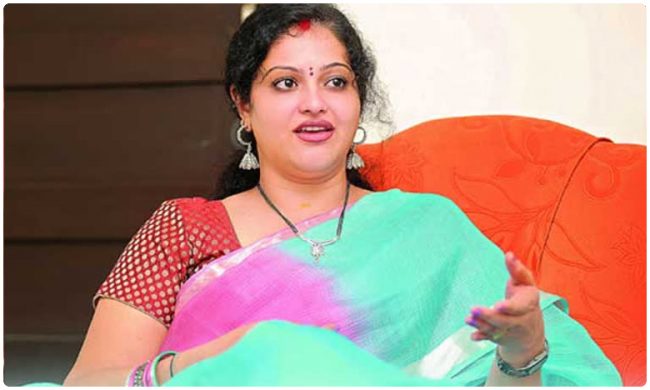 బోల్డ్  రోల్ లో  సీనియర్ ట్రెడిషినల్ హీరోయిన్ !     
