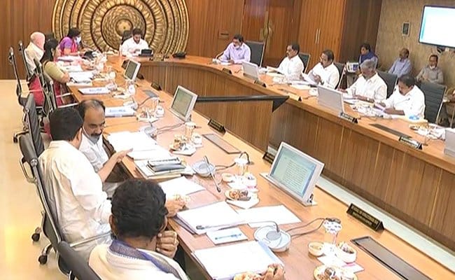 కొత్త జిల్లాల ఏర్పాటుకు క‌మిటీ..అర‌కు రెండు జిల్లాలుగా