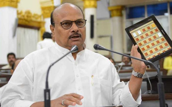 యనమల మేధావేమి కాదు … దిగజారుడు రాజకీయమే!