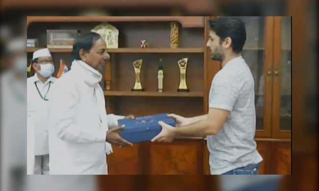 సీఎం కేసీఆర్ ని పెళ్లికి ఆహ్వానించిన నితిన్