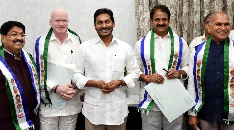 ఆ నలుగురు ఎంపీలు నక్కతోక తొక్కినట్టున్నారు..!