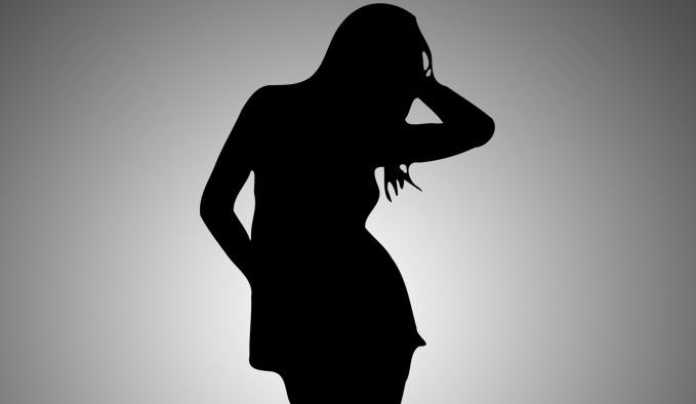 మందేసింది..చిందేసింది..క‌క్కేసింది..చివ‌రిగా కాలు కూడా!