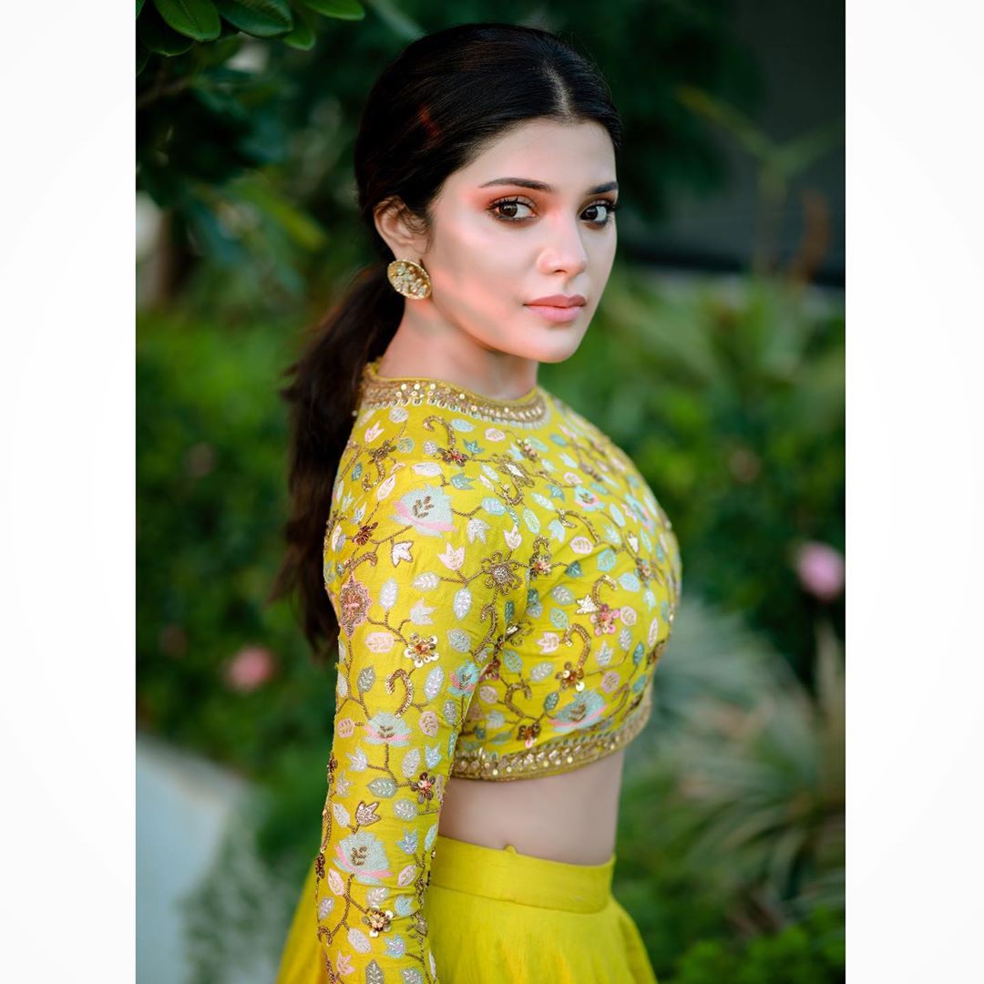 Aathmika Beautiful HD Photos