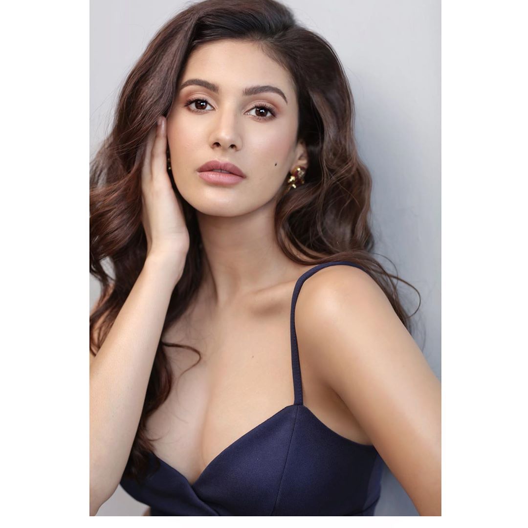 Amyra Dastur Glam Stills (5)