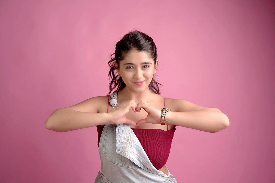 Chandni Bhagwanani Photos 