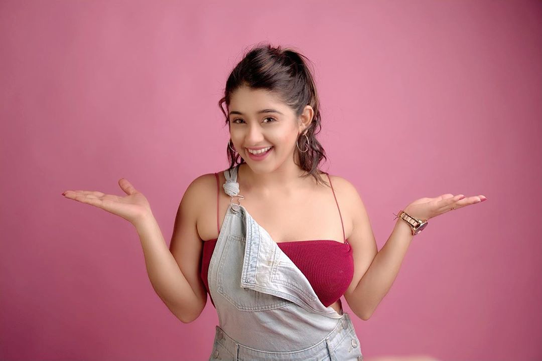 Chandni Bhagwanani Photos 