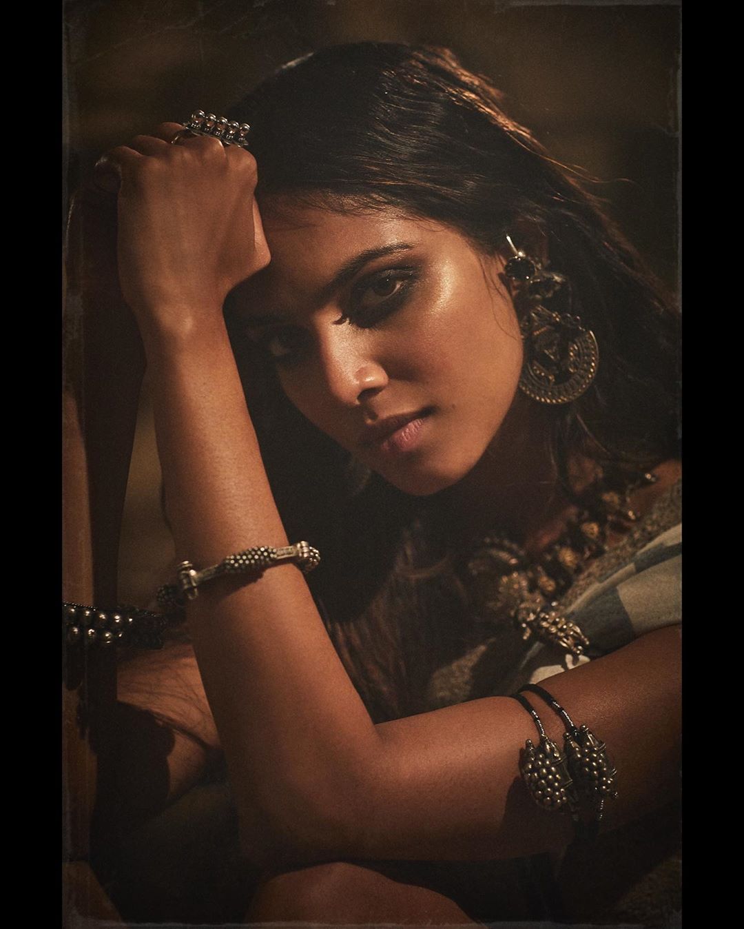 Malavika Mohanan Hot Pics in Saree