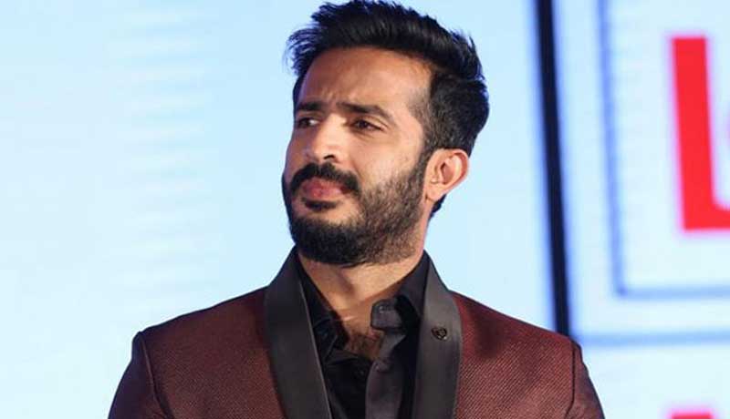 అర్దరాత్రి లేడీ యాంకర్ ఇంట్లో రచ్చ చేసిన రవి!