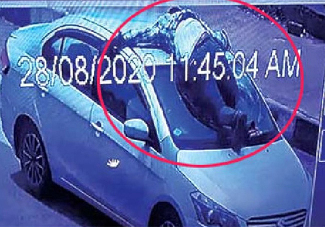 తన సొంత నియోజకవర్గంలో ఇలా జరగడంతో ఆ పోలీస్ ఆఫీసర్ కి కాల్ చేసిన జగన్?