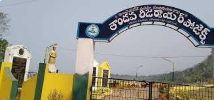 బూజు ప‌ట్టిన చ‌ట్టం గిరిజ‌నేతరుల ఉరి! 1/70 యాక్ట్ రైతుల పాలిట శాప‌మా?