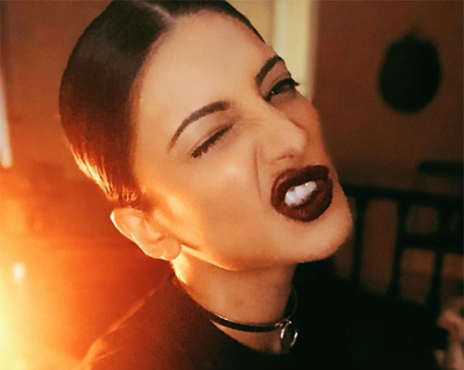 ఫోటో స్టోరీ: శృతి హాసన్ కొత్త ఫోటో చూసి ఎలా రియాక్ట్ అవ్వాలో తెలియక చస్తున్న కుర్రాళ్ళు..!