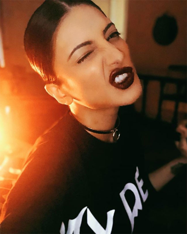 shruthi hassan latest bizarre photo goes viral