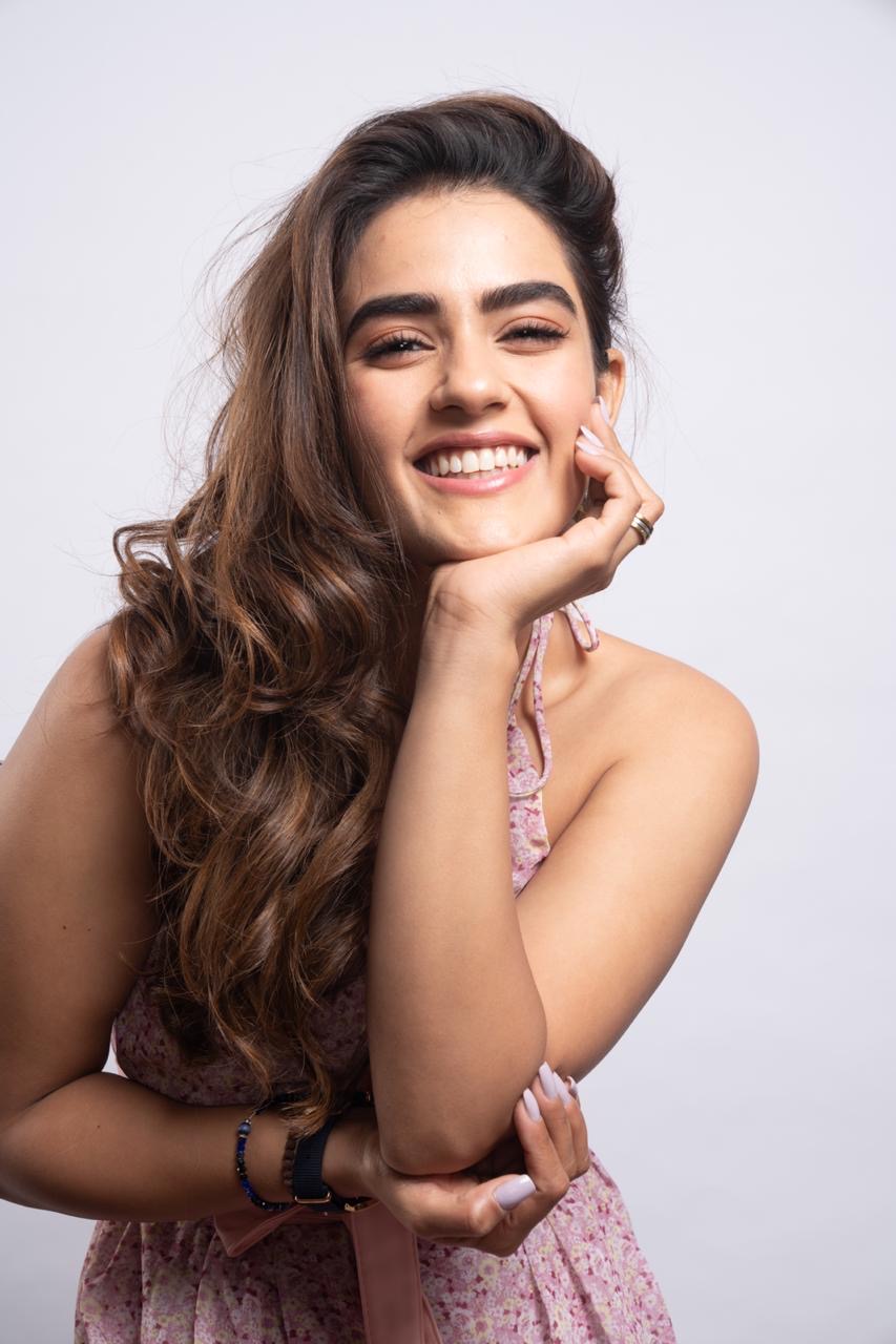 Kavya Thapar Latest Photoshoot