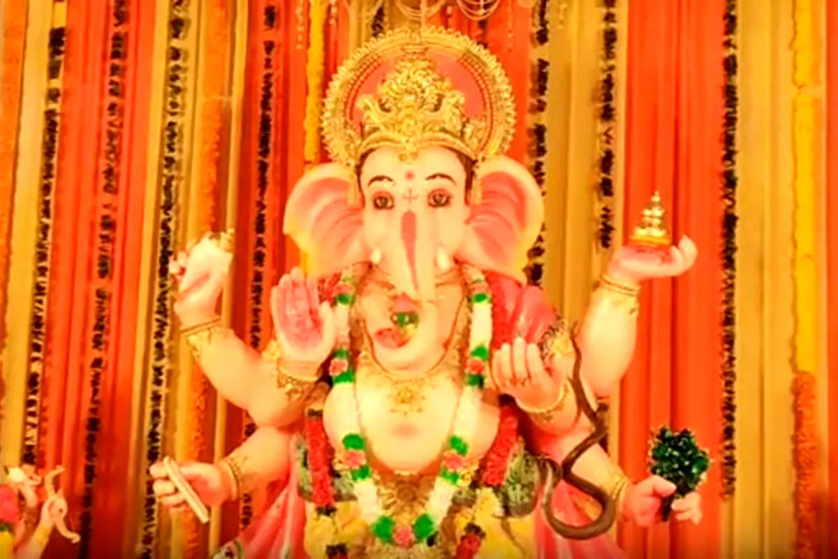 Ganesh chaturthi special puja conducted at khairatabad ganesh mandal