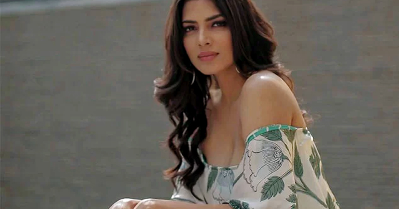 ఈ అందగత్తె ఫోజ్ చూసి కేరళ – తెలంగాణా – ఆంధ్ర కుర్రాళ్ళు పిచ్చెక్కిపోతున్నారు..!