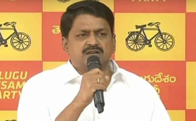 పయ్యావుల కేశవ్ ఎక్కడున్నావయ్యా? చంద్రబాబుకు కాస్త అండగా ఉండవయ్యా..!