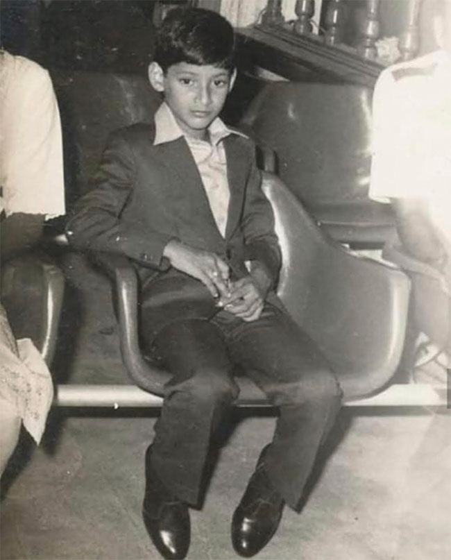 Super star mahesh babu childhood pic goes viral