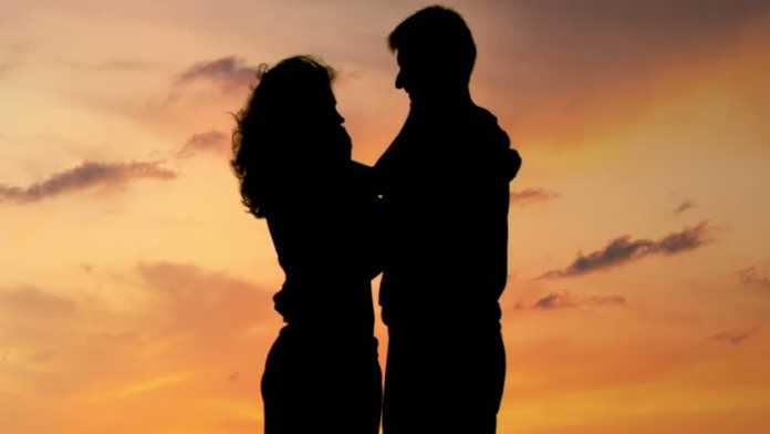 విర‌హంతో వీగిపోతున్న ప్రేమ‌గువ్వ‌లు పెళ్లెప్పుడో