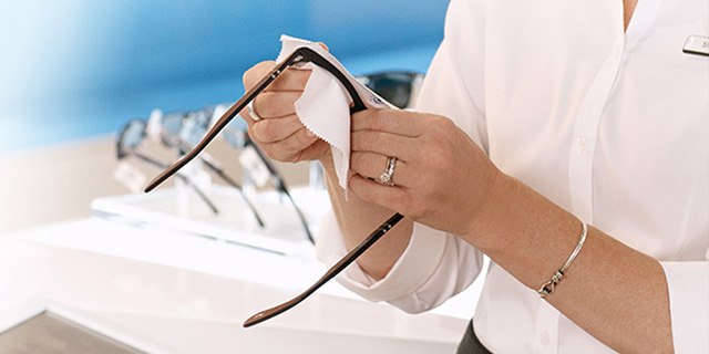 Corona virus can live upto 9 days on spectacles