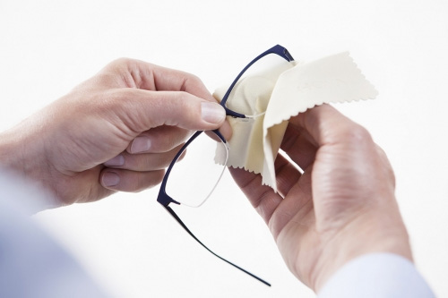 Corona virus can live upto 9 days on spectacles