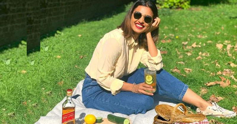 పెగ్గు ఎలా కలపాలో వివరించిన హీరోయిన్!!