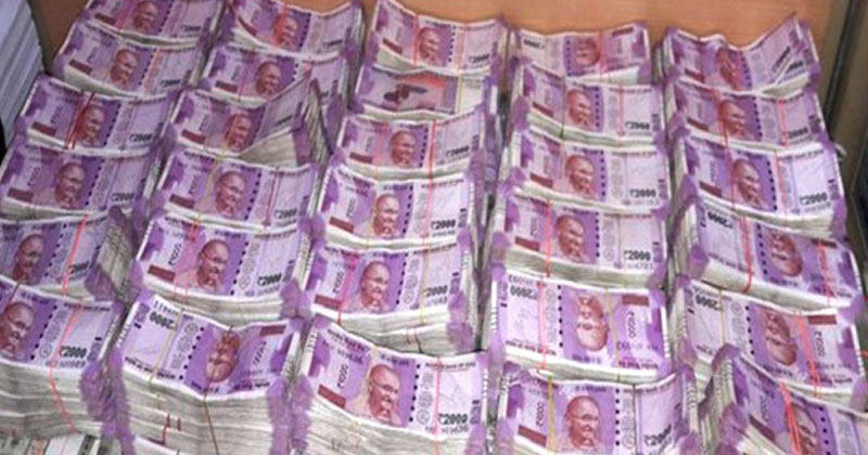 ATMలలో దొరకని 2000 నోట్లు.. మొత్తం వాళ్ల దగ్గరే ఉన్నాయట ??