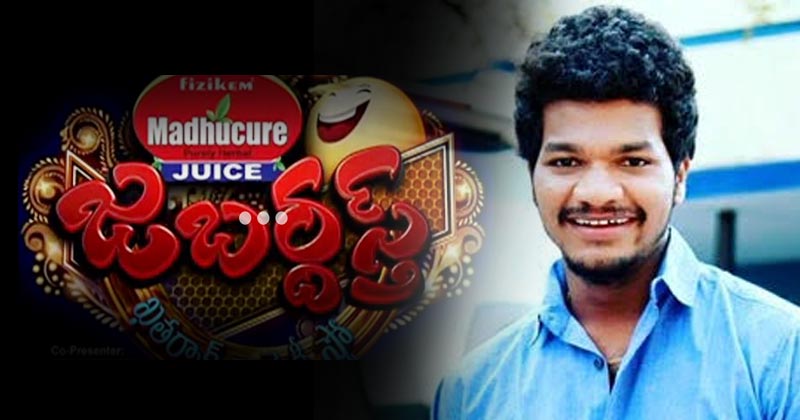 జబర్దస్త్ నుంచి అవినాష్ వెళ్లడంతో అతను ఫుల్ హ్యాపీ.. సన్మానాలు కూడా చేయించుకుంటున్నాడు!!