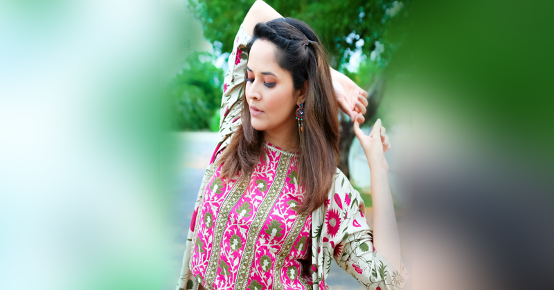 Anasuya Bharadwaj joshful Looks