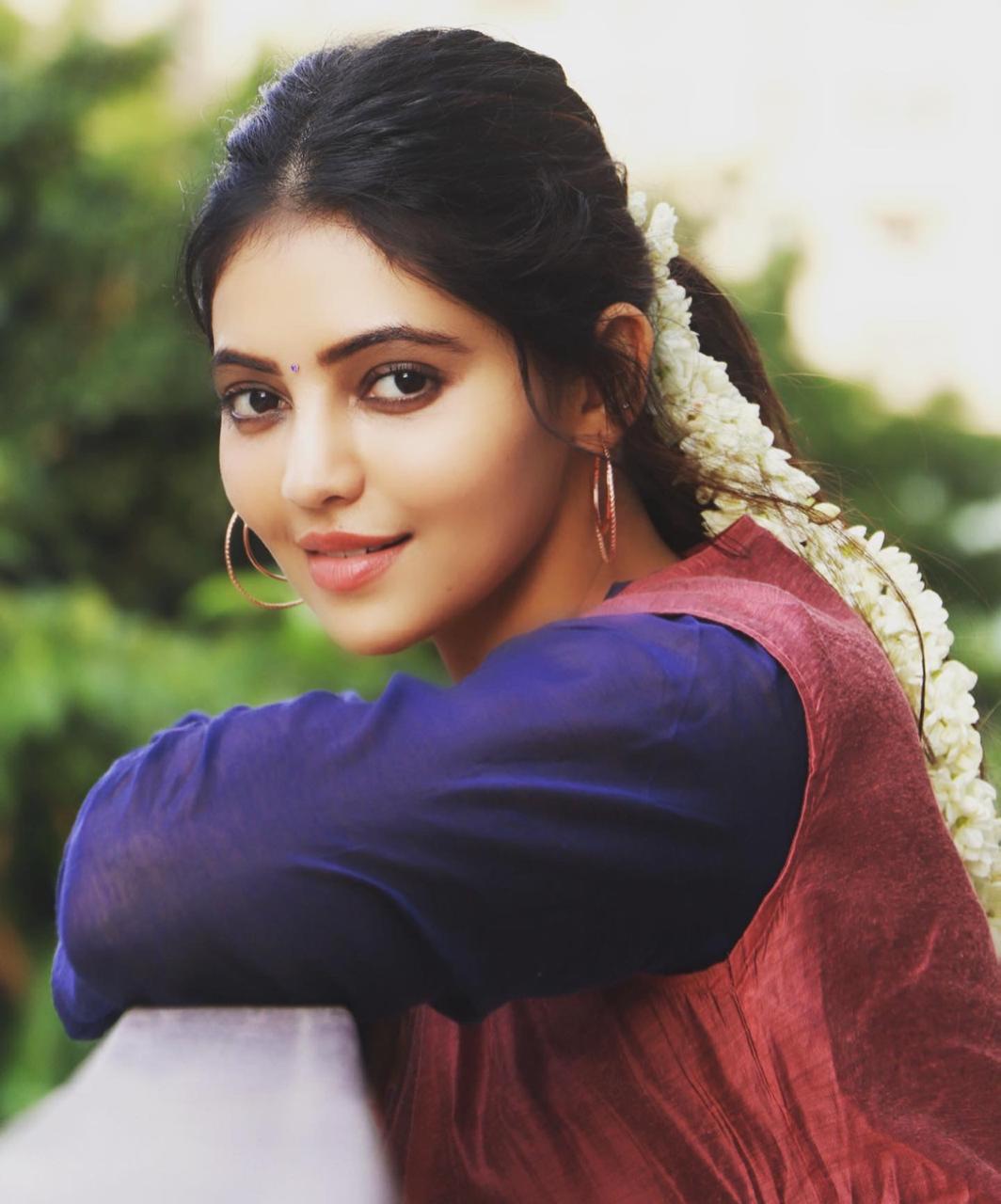 Athulya Ravi Trending Photos Athulya Ravi Trending Photos