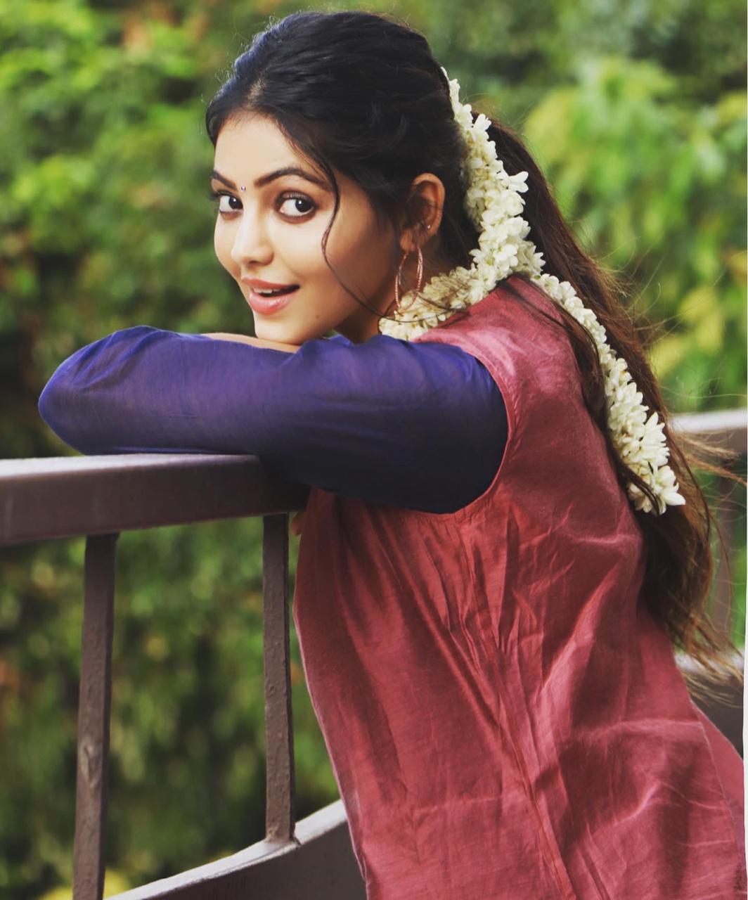 Athulya Ravi Trending Photos Athulya Ravi Trending Photos