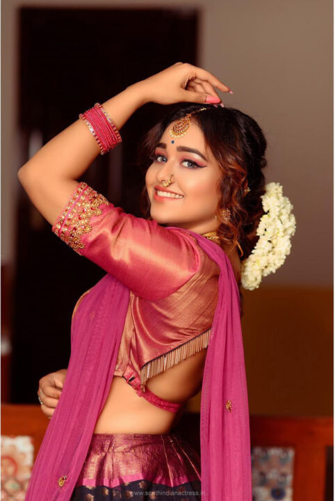 Dhanashree Verma Beautiful pictures Dhanashree Verma Beautiful pictures