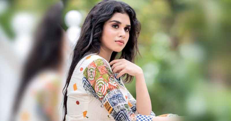 Meenakshi Govindarajan Beautiful Photos