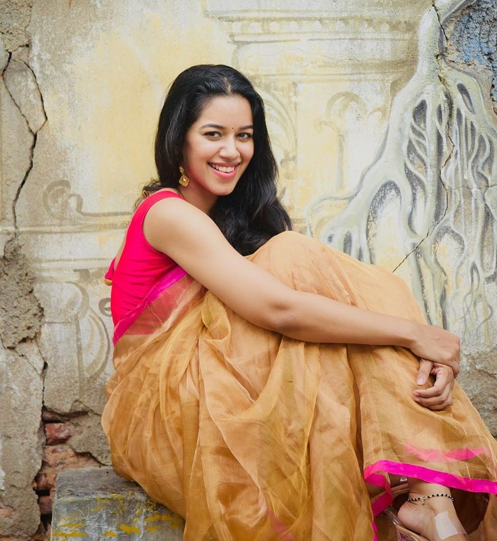 Mirnalini Ravi Trendy Pictures Mirnalini Ravi Trendy Pictures