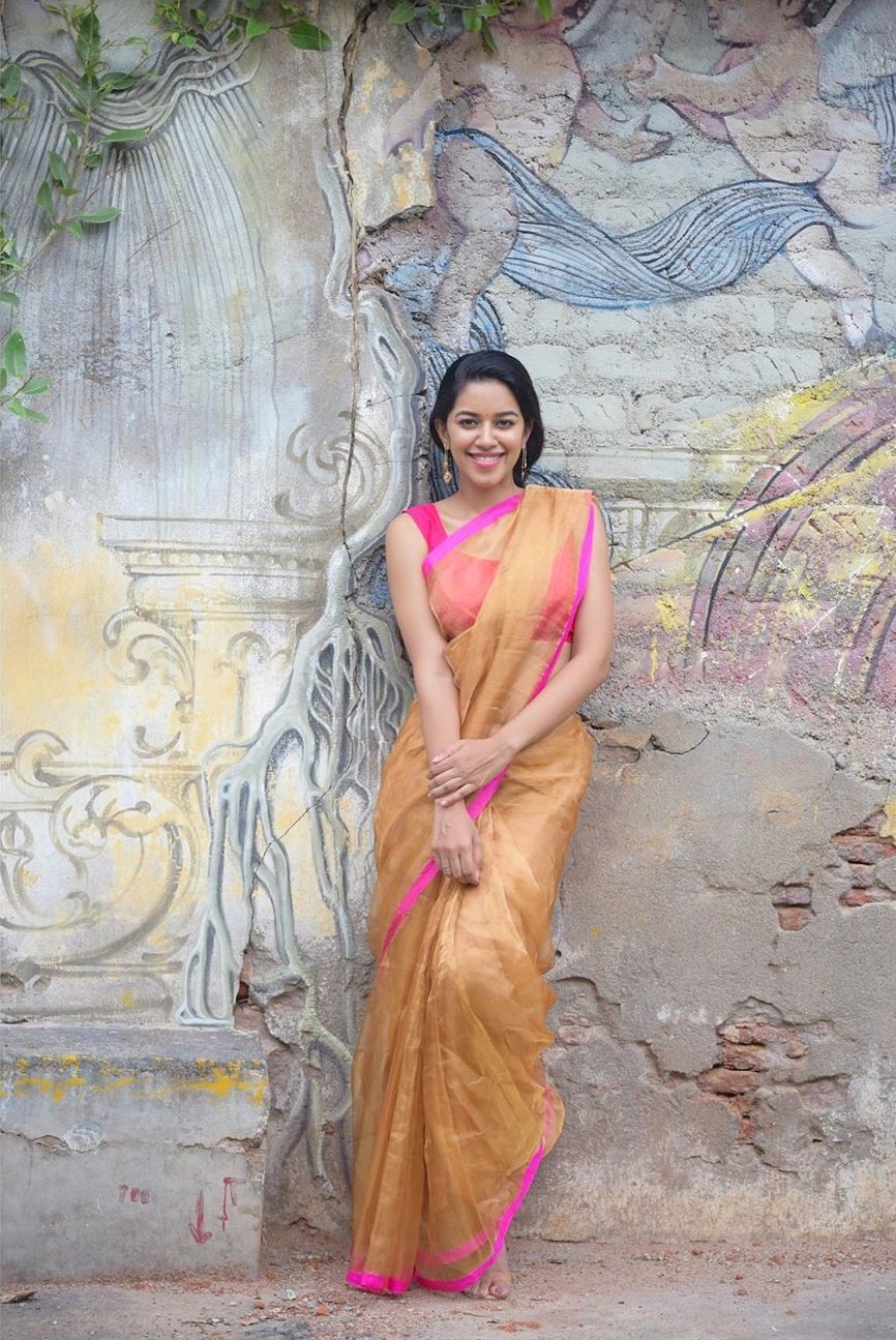 Mirnalini Ravi Trendy Pictures Mirnalini Ravi Trendy Pictures