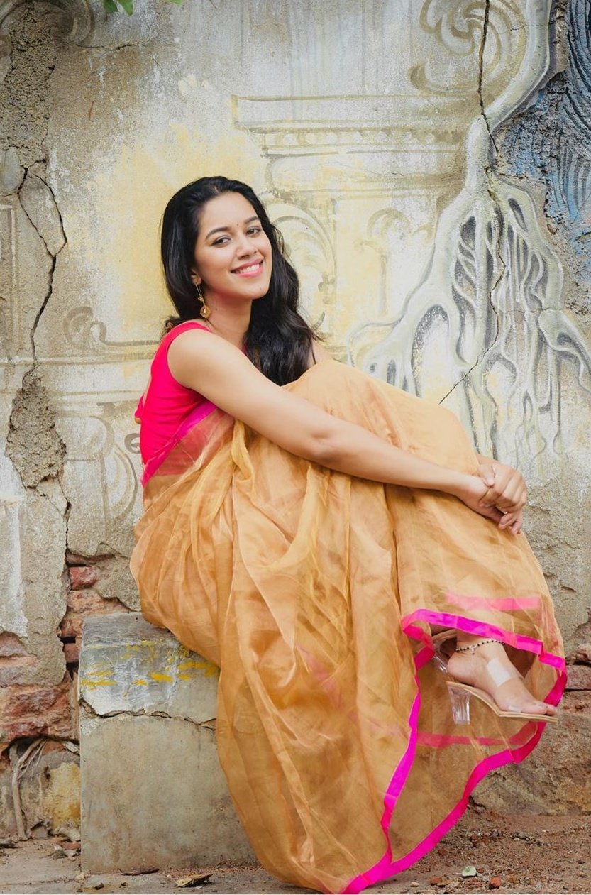 Mirnalini Ravi Trendy Pictures Mirnalini Ravi Trendy Pictures