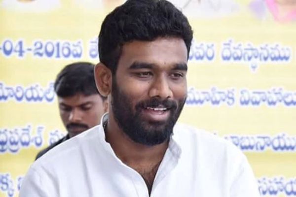 Chandrababu Naidu new plans on Paritala Sriram