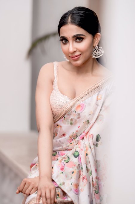 Parvai Nair awesome pics Parvai Nair awesome pics