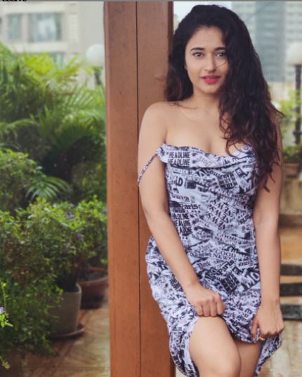 Poonam Bajwa Latest Pics Goes Viral