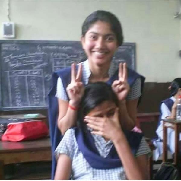 Samantha Pooja Hegde Sai Pallavi Childhood Pics Goes Viral