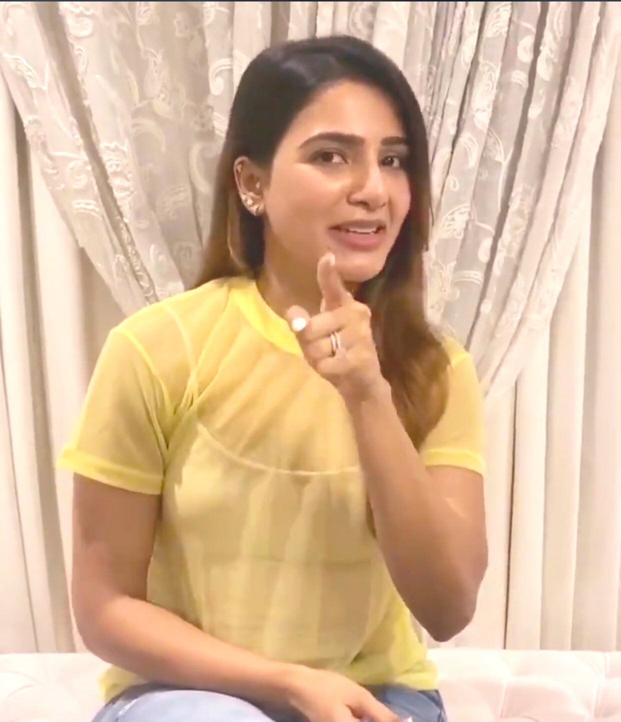 Samantha Akkineni Beauty Queen Stills Samantha Akkineni Beauty Queen Stills